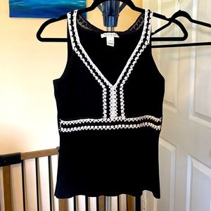 ❤️White House Black Market Top Knit and crochet size small